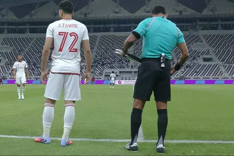 لحظة نزول أكرم توفيق في مباراة الشمال والأهلي